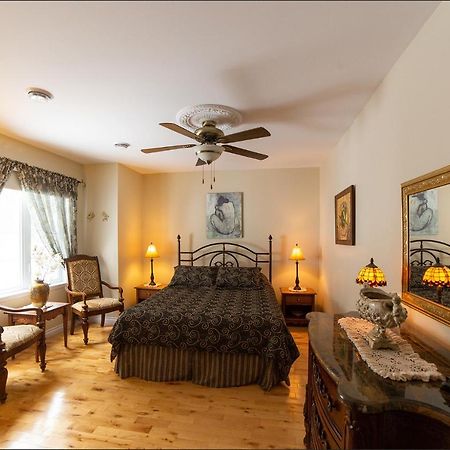 Au Coeur De Saint-Sauveur Bed and Breakfast Eksteriør billede