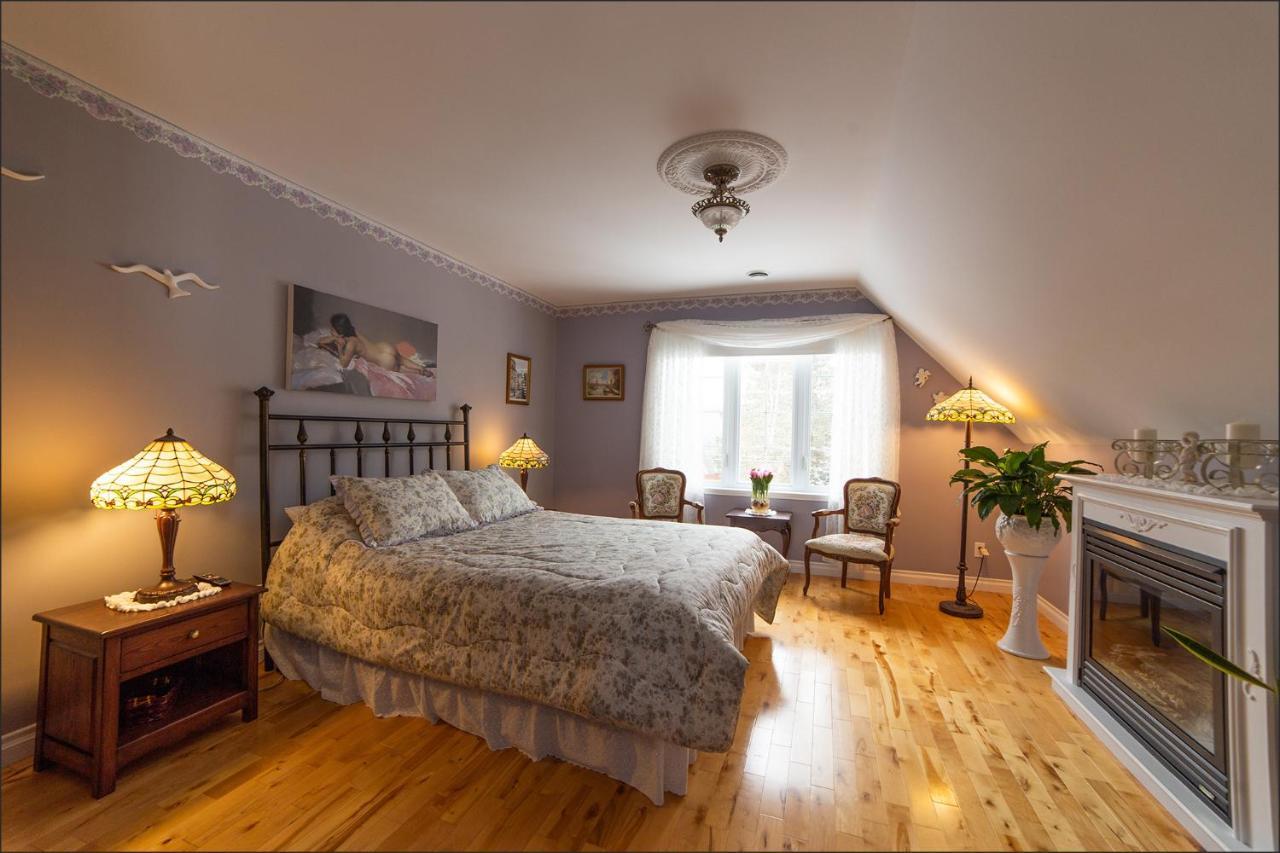 Au Coeur De Saint-Sauveur Bed and Breakfast Eksteriør billede