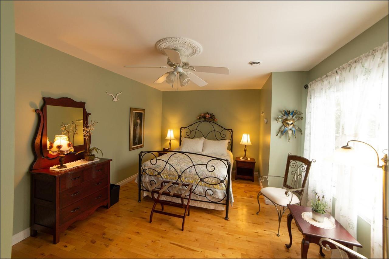 Au Coeur De Saint-Sauveur Bed and Breakfast Eksteriør billede